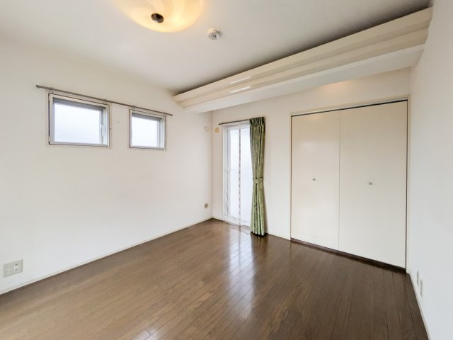 パレ武庫之荘本町の洋室|約7.0帖、3面採光