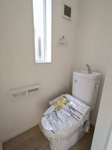 水戸市平須町　第8のトイレ|トイレ～お気に入りのカバーやマット・スリッパを置いて快適に！！