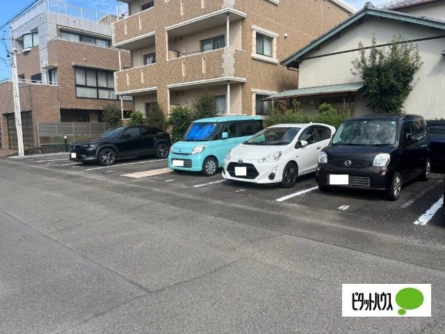シー・ハイルの駐車場