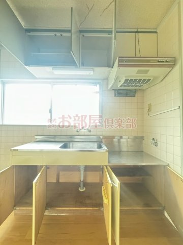 リバーサイドマンションのキッチン|コンパクトなキッチンで掃除もラクラク