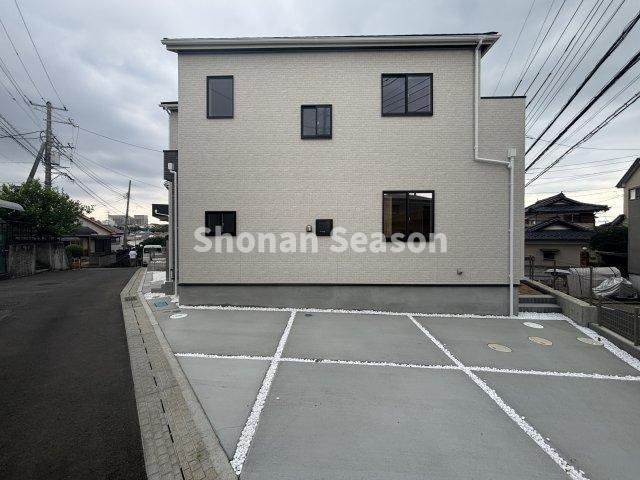【駐車場】 | お車は嬉しい並列駐車OK！
急な来客時にも柔軟に対応できそうですね♪
