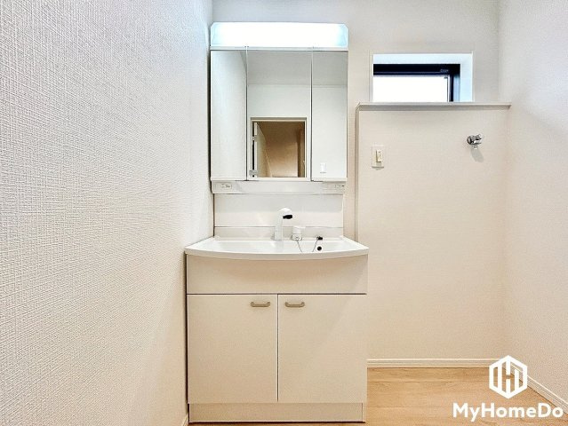 守山区中志段味　第3の独立洗面台|使いやすさが考えられた3面鏡です。