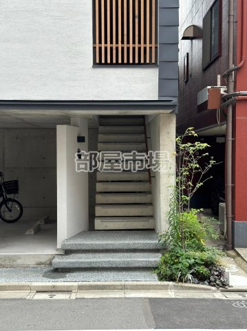 浅草橋戸建のエントランス