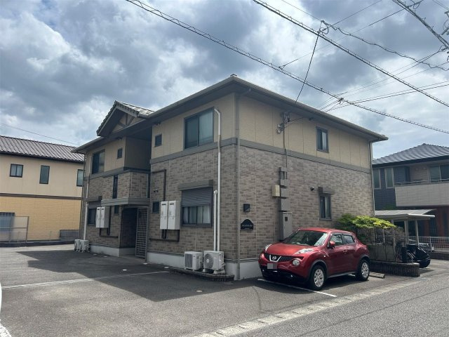 クレイドル青木Bの駐車場