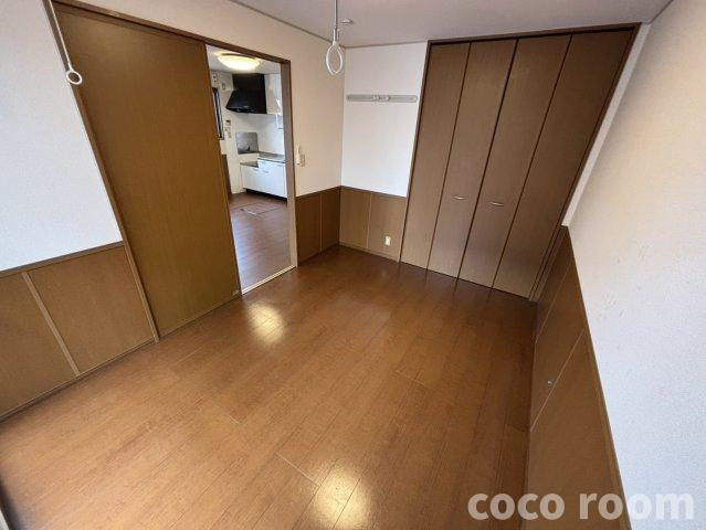 クレイドル青木Bの洋室