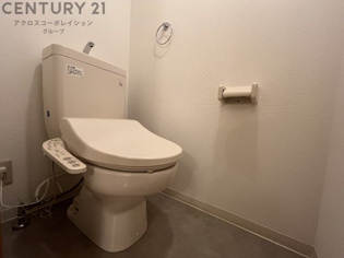 温水洗浄便座付きのトイレです♪
