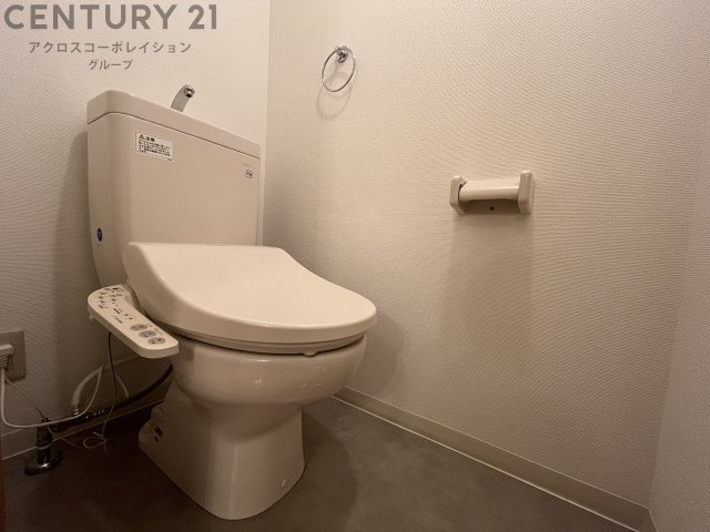 温水洗浄便座付きのトイレです♪