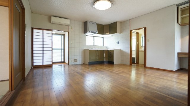 【キッチン】 | 可部東５丁目　6ＬＤＫ、ＤＫ＋3Ｓ＋大駐車場つき戸建て | ☆12.25帖ＬＤＫ
電熱調理器つき♪
※お家にキッチンが２か所あります。