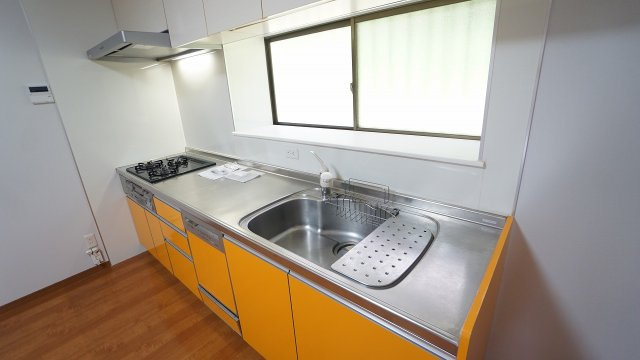 【キッチン】 | 可部東５丁目　6ＬＤＫ、ＤＫ＋3Ｓ＋大駐車場つき戸建て | ☆ひろびろキッチン
※お家にキッチンが２か所あります。