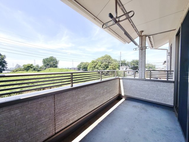 【中古戸建】太田市大原町のバルコニー|■バルコニー｜あたたかな陽のひかりを浴びることのできるバルコニー。お洗濯物やお布団を干せば、家族みんなが気持ちよく暮らすことができます(*^^*)