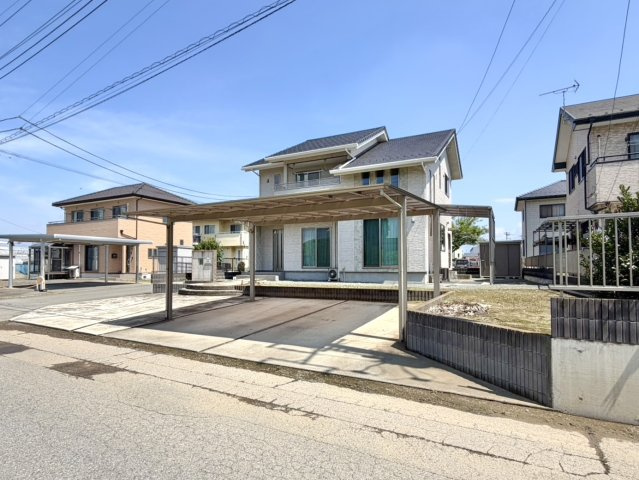 【中古戸建】太田市大原町の外観|■外観｜住宅街の中でも圧迫感が少なく、のびのびとした暮らしが叶う立地となっています。