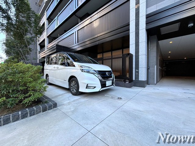 【駐車場】 | プレサンス　グラン　栄　THE　TOWER | 駐車場があるので、車を買う予定の方も安心です