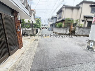 【前面道路含む現地写真】 | 伊丹市鈴原町９丁目オーナーチェンジ物件 | 前面道路は南西側に幅員約4.2ｍに面しております♪日当たり良好です！！