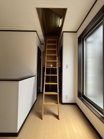 【その他】 | 田能4丁目中古戸建 | 収納力を高める屋根裏収納を備えた住まいです。