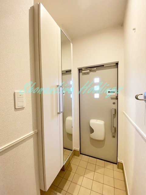 藤沢市石川４丁目のアパートの玄関
