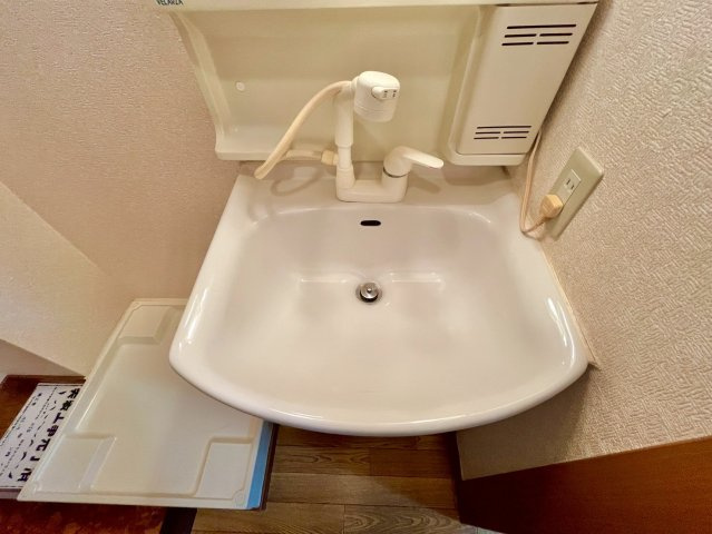 サンモールの洗面所|明るい洗面所です