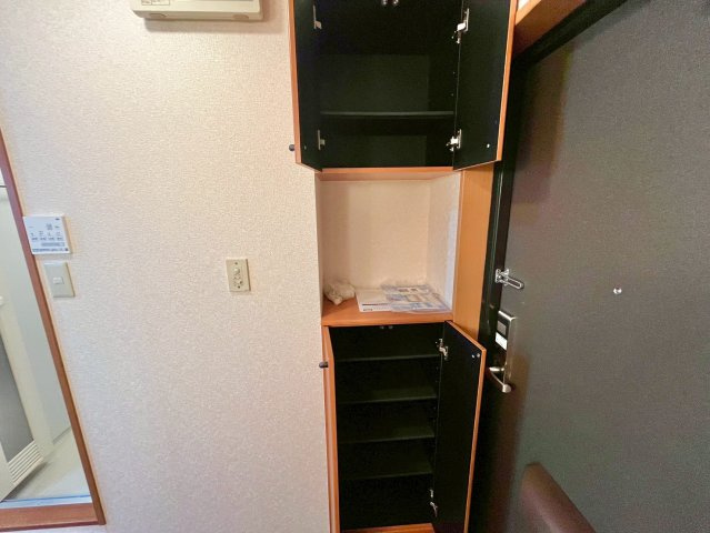 サンモールの玄関|収納もある玄関です