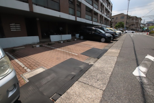 NSハイムの駐車場