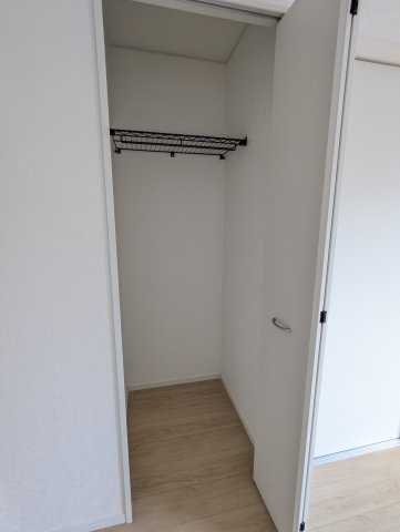 水戸市平須町　第8の収納|リビングの収納には、季節ものの家電や掃除機などがすっきり収納できます