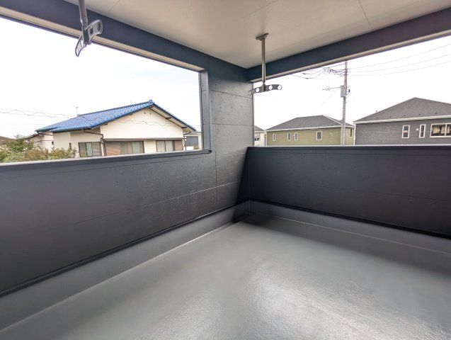 水戸市平須町　第8のバルコニー|ルーフバルコニーで家族全員の洗濯物の干せちゃいます！屋根付きで急な雨でも安心！