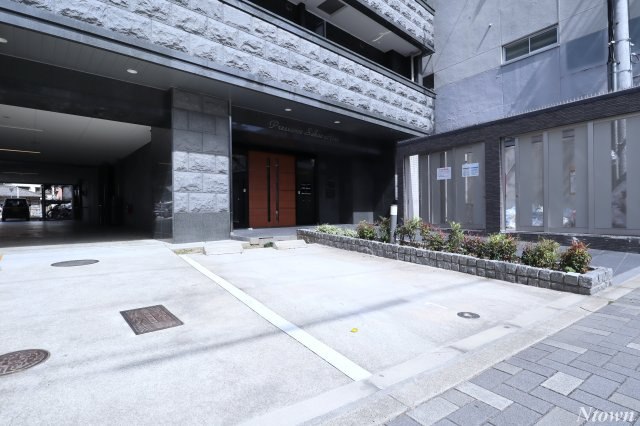 【駐車場】 | プレサンス栄ライズ | 駐車場に車を止められます