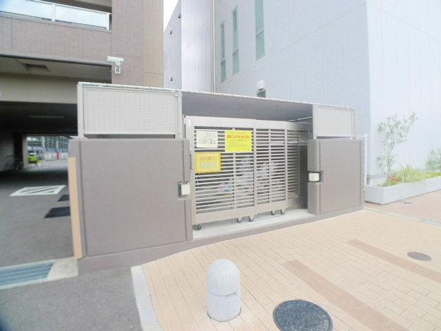 ローソン松山小栗店まで約200ｍ♪♪夜遅くや早朝にも必要なものが購入できて便利です♪
