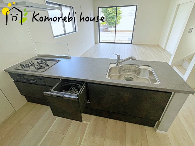 上尾市本町　6期　新築一戸建て　KEIAI GRACE　02のキッチン|お料理しやすいキッチンです