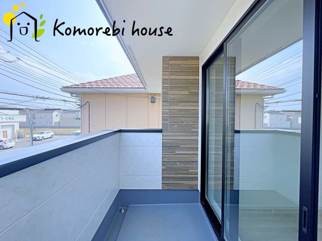 上尾市本町　6期　新築一戸建て　KEIAI GRACE　02のバルコニー|広々としたバルコニーです