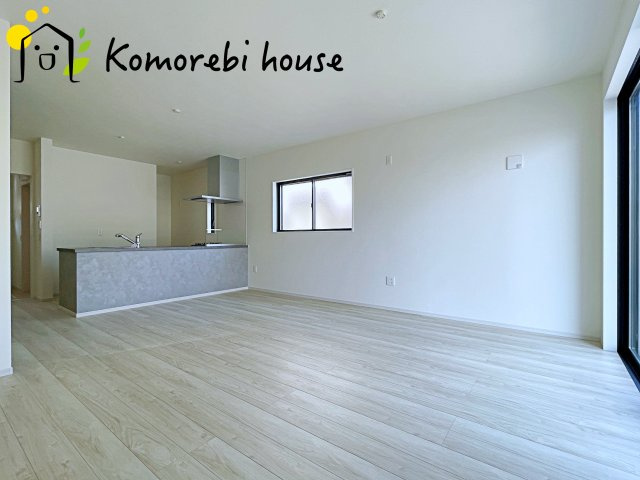 上尾市本町　6期　新築一戸建て　KEIAI GRACE　02の居間・リビング|ゆったり過ごせる居間です