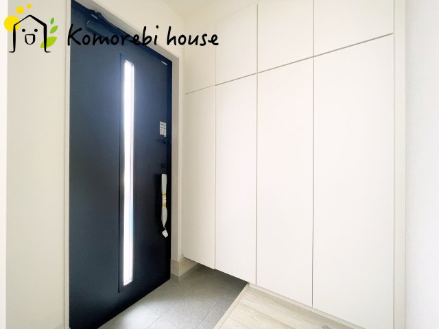 上尾市本町　6期　新築一戸建て　KEIAI GRACE　02の玄関|シンプルで使いやすい玄関です