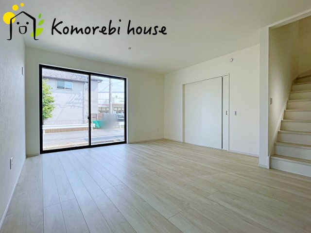 上尾市本町　6期　新築一戸建て　KEIAI GRACE　02の居間・リビング|居間です