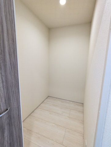 水戸市西原1丁目　3期の洋室|広々ウォークインクローゼットがあり、お部屋をすっきりとお使いいただけます。