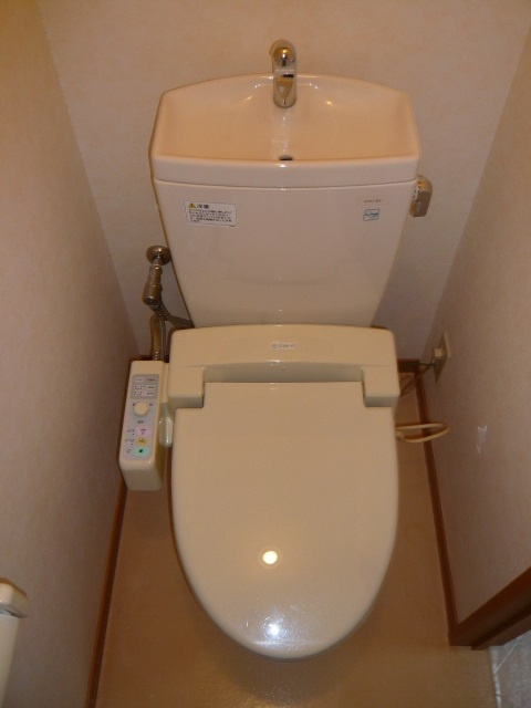 ハイツオルフィーのトイレ|温水洗浄暖房便座（参考同型301号室室内写真）