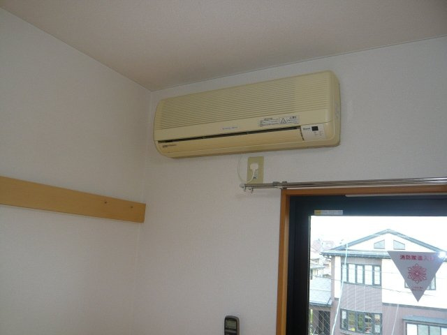 ハイツオルフィーの設備|エアコン（参考同型301号室室内写真）