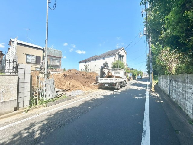 練馬区東大泉7丁目　新築戸建　全3棟の前面道路含む現地写真|2026.07.10撮影

現地ご見学希望・資料請求などお気軽にお問い合わせ下さい！
03-5990-5201