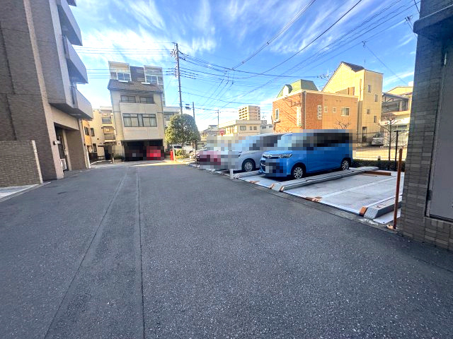 サーパス高崎駅前の駐車場|敷地内駐車場