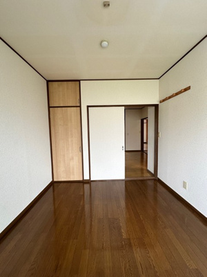 【子供部屋】 | カミーリア7 | 洋室5.2帖☆こちらのお部屋にも収納スペースがあります♪荷物をたっぷり収納できてお部屋がすっきり片付きます☆