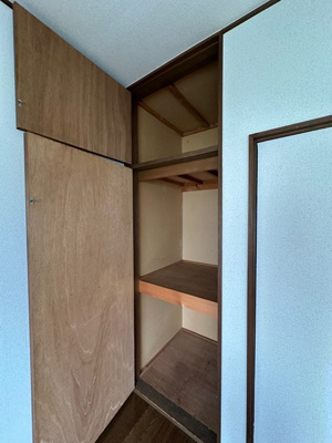 【収納】 | カミーリア7 | 洋室5.2帖のお部屋にある収納スペースです！奥行きのある収納スペースで荷物の多い方も安心！