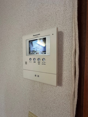 【セキュリティ】 | カミーリア7 | 防犯対策に有効なカメラ付きインターホン！録画機能が付いているので留守中の訪問者まで確認できます♪