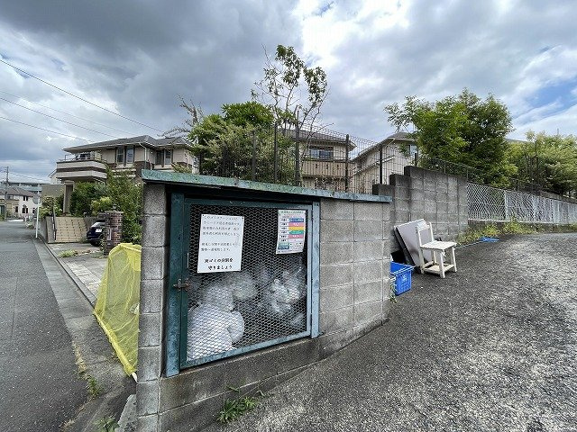 【その他共用部分】 | カミーリア7 | 敷地内ごみ置き場でごみ出しもらくらく～♪忙しい社会人さんや主婦さんにもうってつけ！