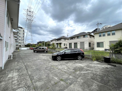 【駐車場】 | カミーリア7 | いつでも目の届く敷地内に駐車場があります♪お車をお持ちのファミリーさんにオススメです☆