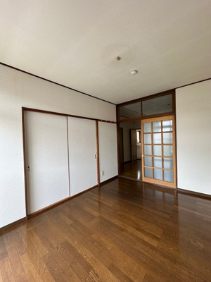【寝室】 | カミーリア7 | 南西向き洋室6帖☆バルコニー側からの眺めです♪ベッドを置いて寝室にするのもオススメです☆