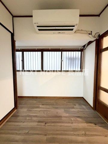 安立テラスハウスの居間・リビング