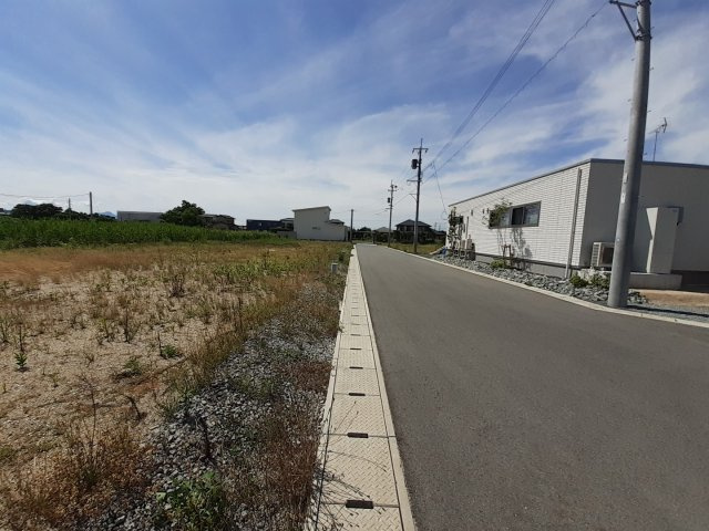 宇土市岩古曽町の売地の前面道路含む現地写真