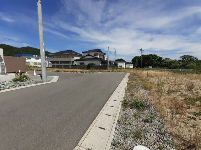 宇土市岩古曽町の売地の前面道路含む現地写真