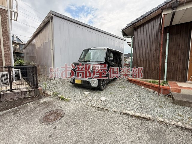 野中町徳瀬貸家の駐車場|駐車場完備です