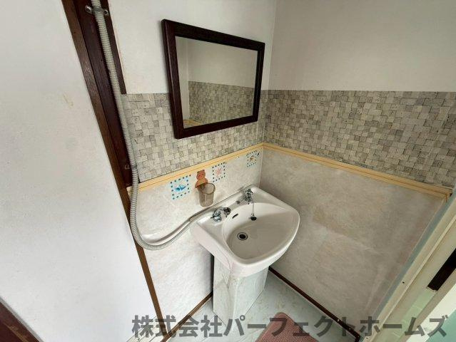 田口1丁目戸建　の独立洗面台|使いやすい独立洗面台です