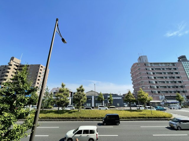リフレス京都五条の展望|2階部分ながら抜け感のある眺望をお楽しみいただけます。