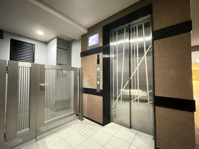 リフレス京都五条のその他共用部分|エレベーター
防犯カメラ付き