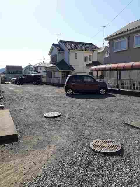 あきる野市油平のアパートの駐車場